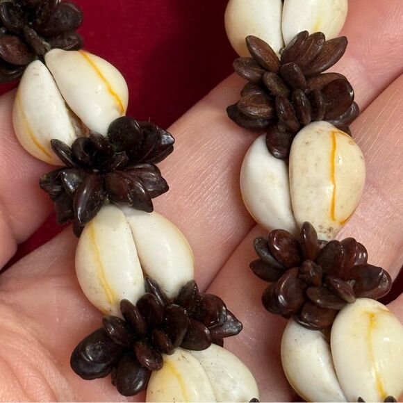 Beautiful Handmade Cowrie Seashell Shell Koa Seed Lei Statement Necklace - Picture 6 of 15